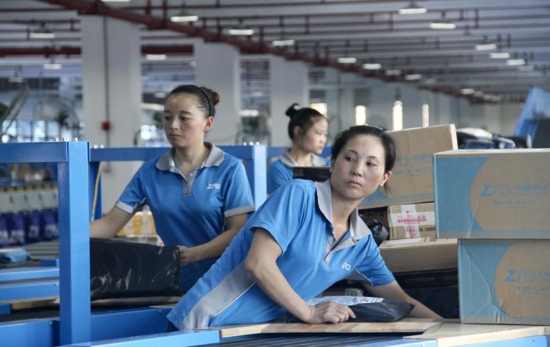 燕羅街道深化“兩個(gè)覆蓋” 快遞物流行業(yè)黨組織建設(shè)再添新篇